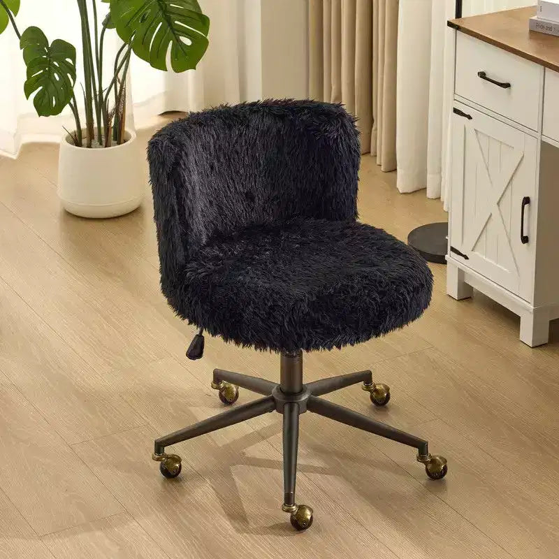Sedia girevole in velluto felpato con base e ruote in bronzo anticato