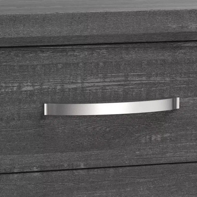 Comodino a 2 cassetti con maniglie a barra cromate, legno grigio